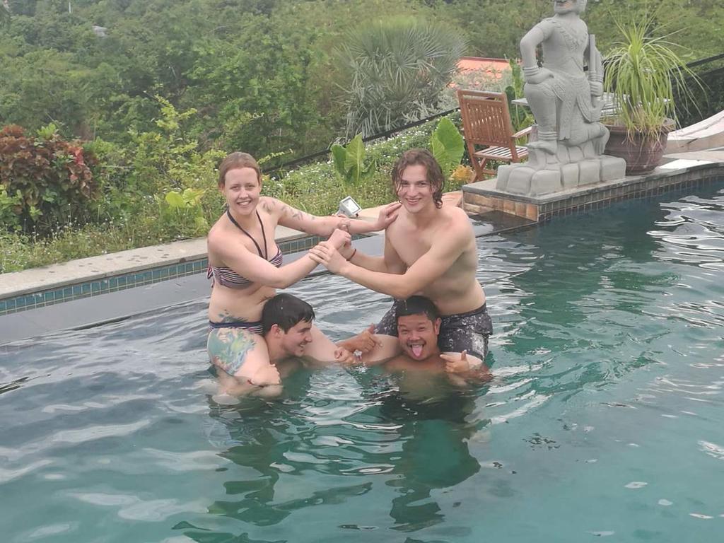 Nomads Guesthouse Kampot Buitenkant foto